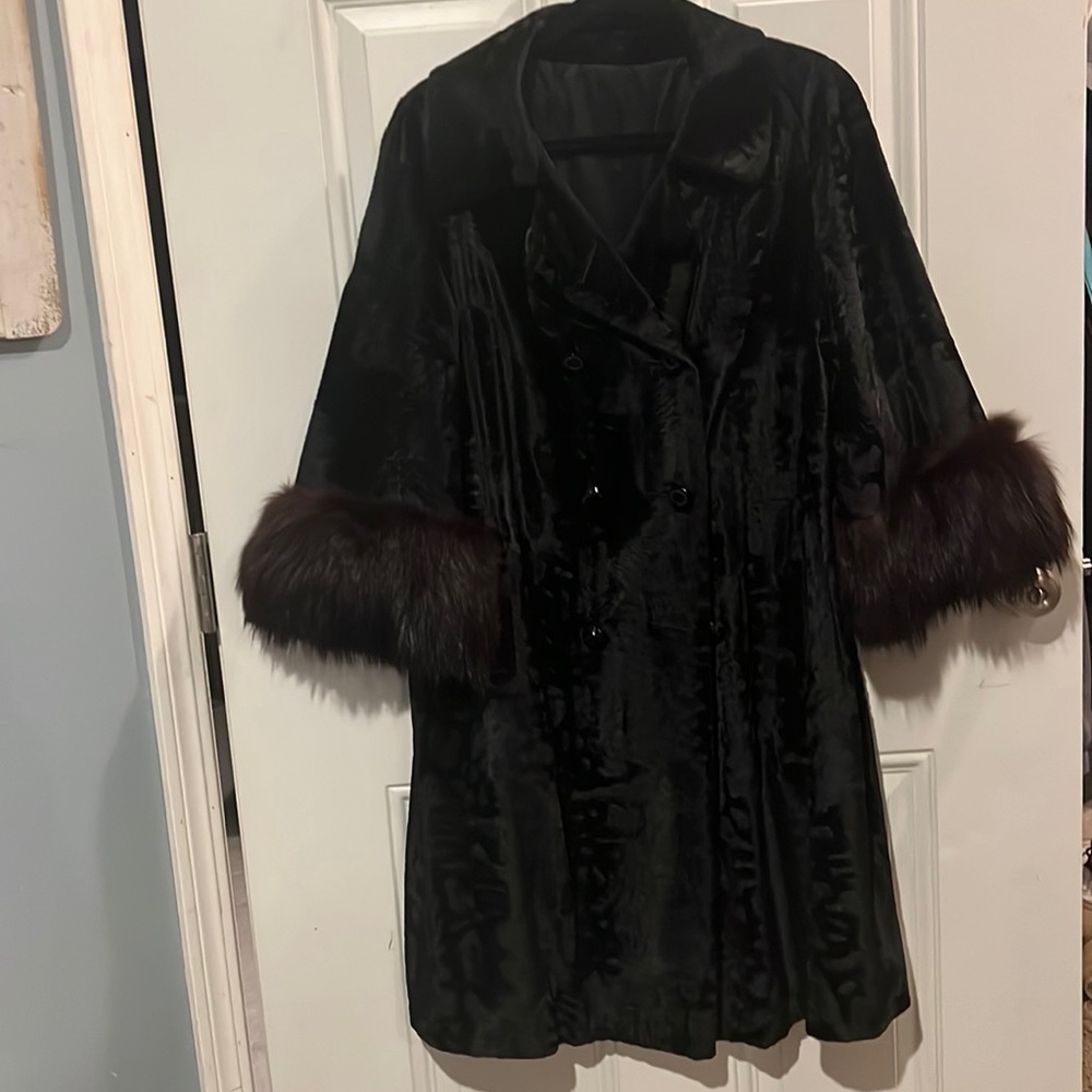 Crushed velvet with fur cuffs